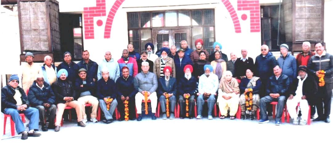 होशियारपुर म्यूनिसिपल पेंशनर्स वेलफेयर एसोसिएशन (रजि.) की बैठक शक्ति मंदिर में हुई